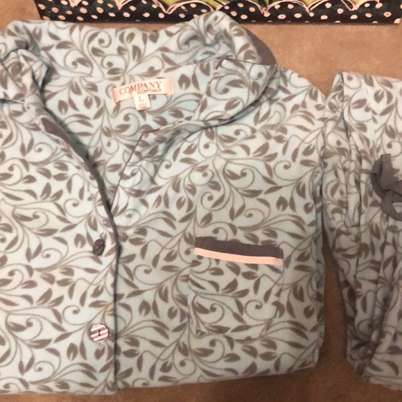 Group of flannel pajamas. Size large. In good pre-love/pre-worn condition. - Picture 3 of 6